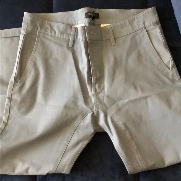 Chakis - Picture 1 of 2